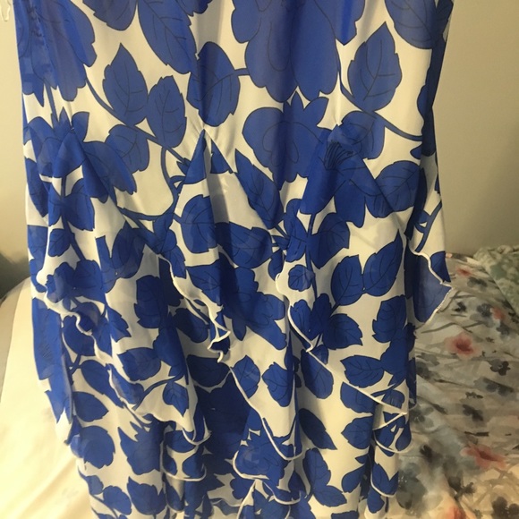 A blue and white float dress! - Picture 2 of 3